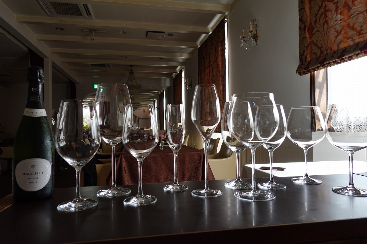 たくさんのワイングラス